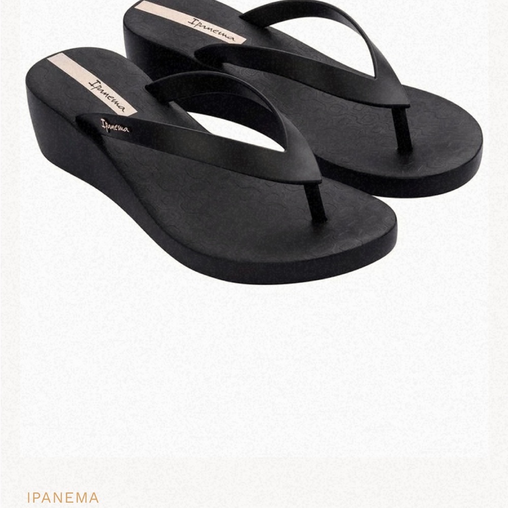 Ipanema Women's Black Wedge Sandals